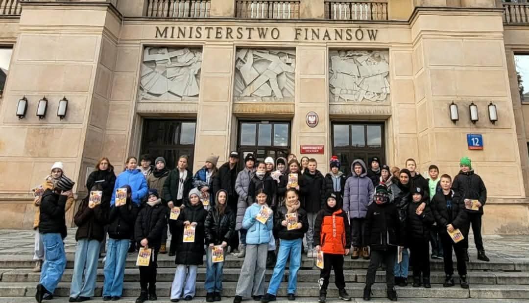 Uczniowe Szkoły Podstawowej Nr 2 im. Orła Białego w Golubiu-Dobrzyniu na wycieczce w Warszawie