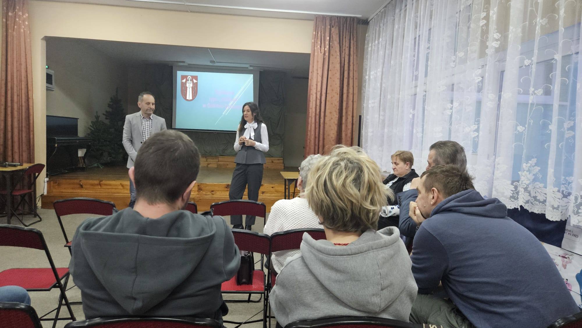 Konsultacje społeczne na temat pływalni. Dziękujemy mieszkańcom oraz radnym za przybycie.