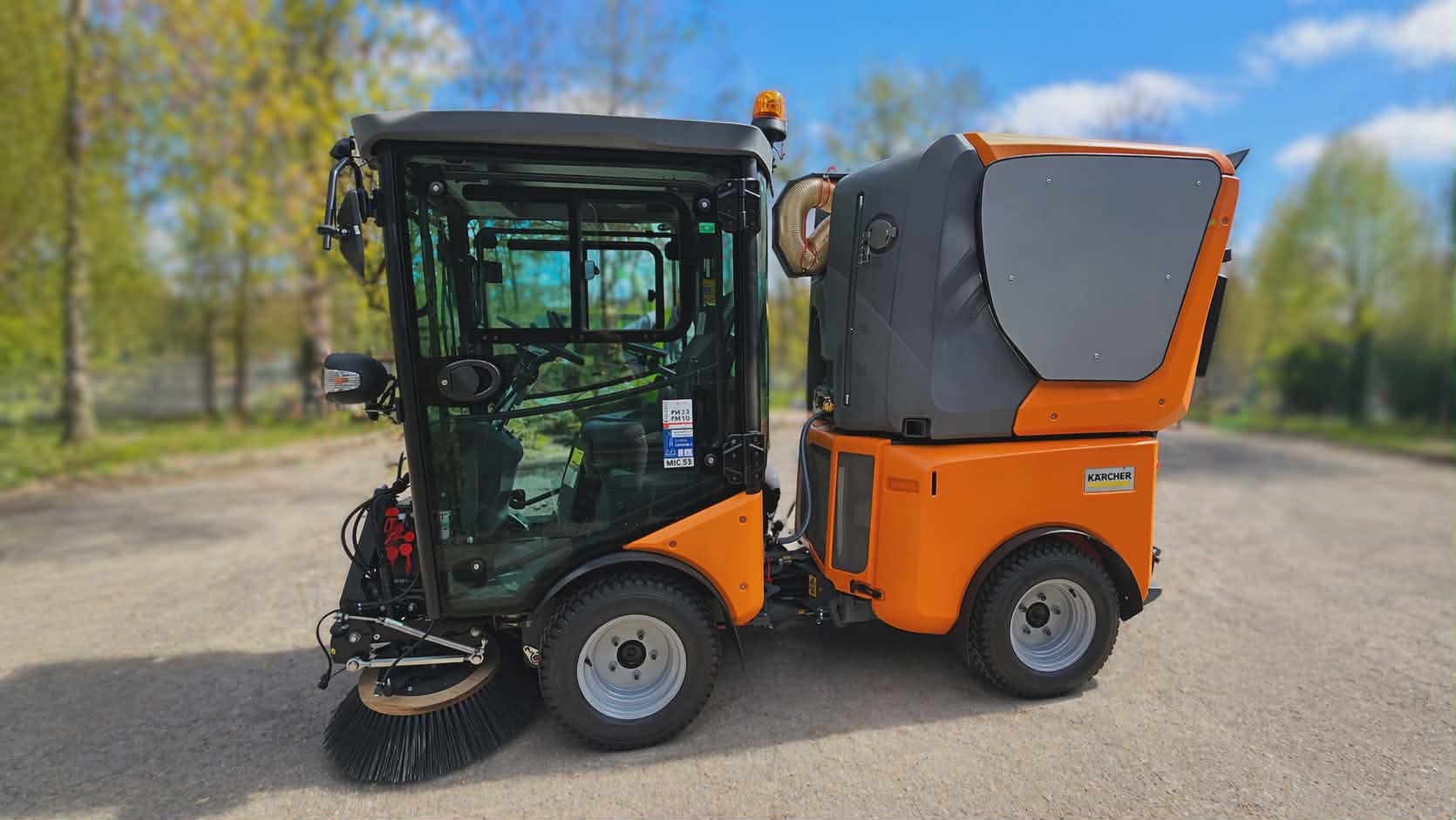 W dniu dzisiejszym przyjechała do nas nowa zamiatarka  Kärcher MIC 35.